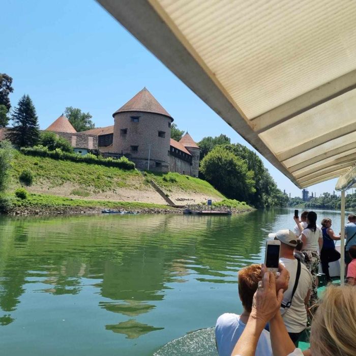 plovi-brod-15.7 (1) (2)