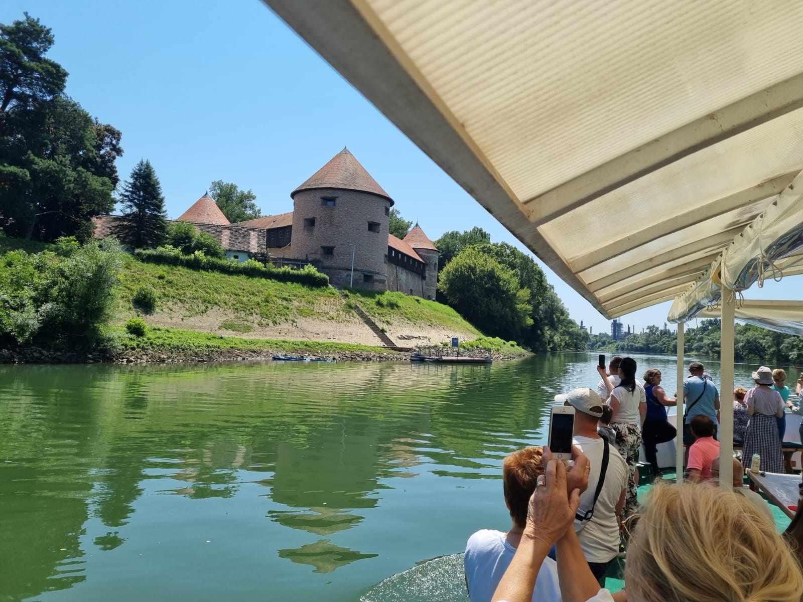 plovi-brod-15.7 (1) (2)